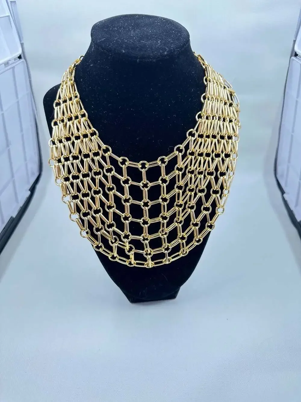 Vintage 1950s Gold Tone Chain Maille Statement Bib Necklace - Picture 3 of 5